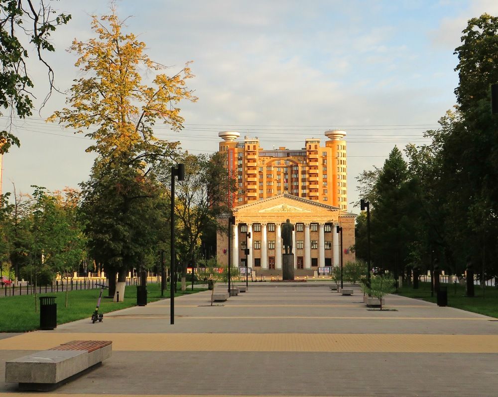 Утром на сквере