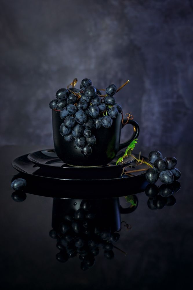 Черный виноград.