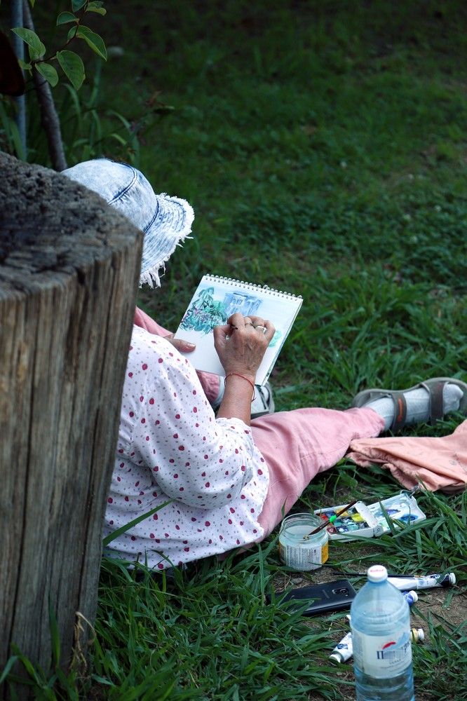 Художница в сочинском дендрарии