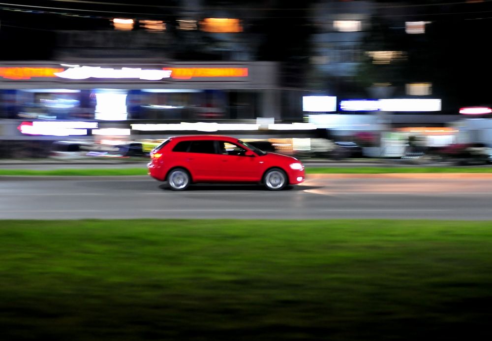 Мчащийся автомобиль