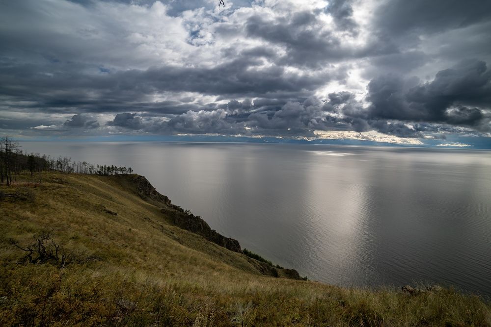 Пасмурное утро на Севере Байкала