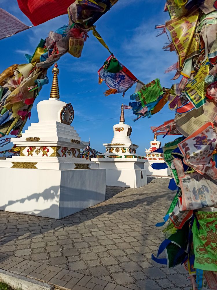 Яркая религия серого мира