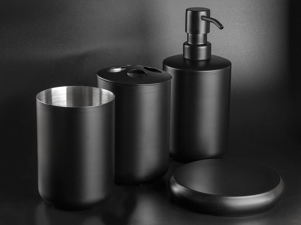 Чёрное на чёрном