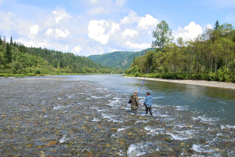 Река Кия. Рыбаки