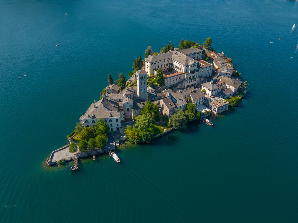 Photograph by Andrey Domanin