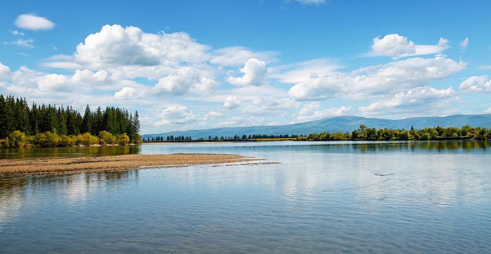 Разлив реки Иркут в Тункинской Долине