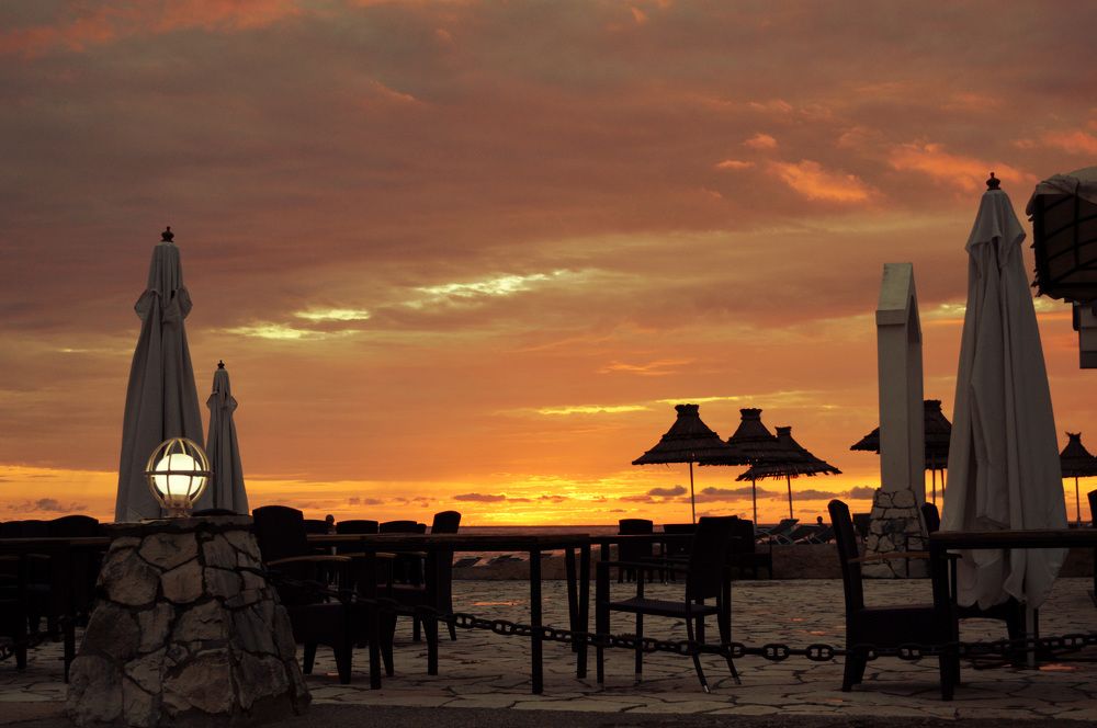 Окончен жаркий день