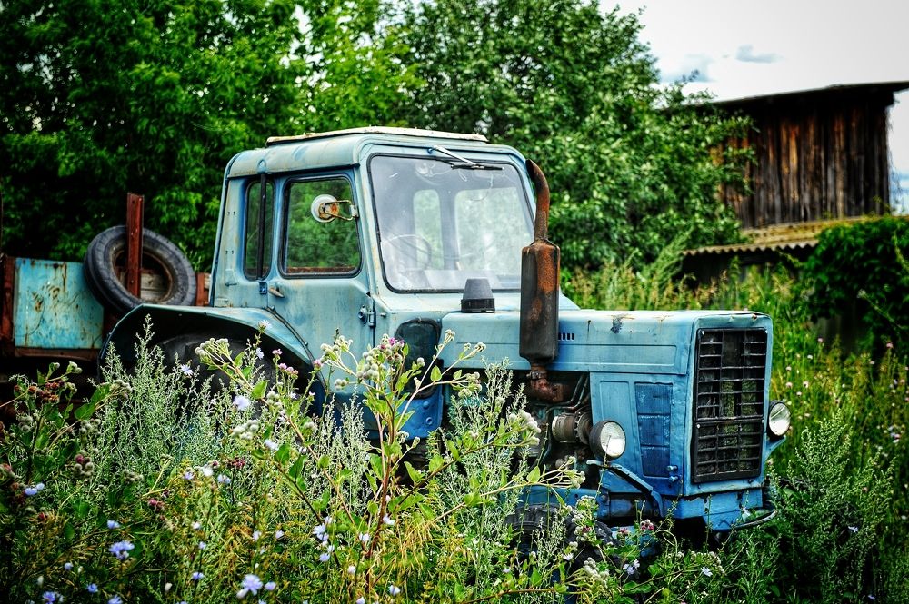 Старый трактор