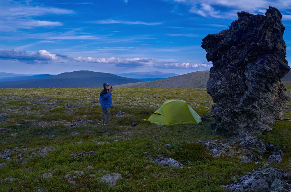 Скоро ночь.