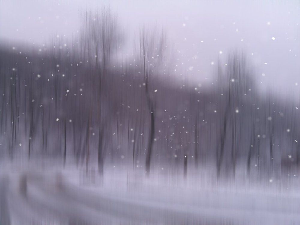 Снег кружится, летает и... не тает )))