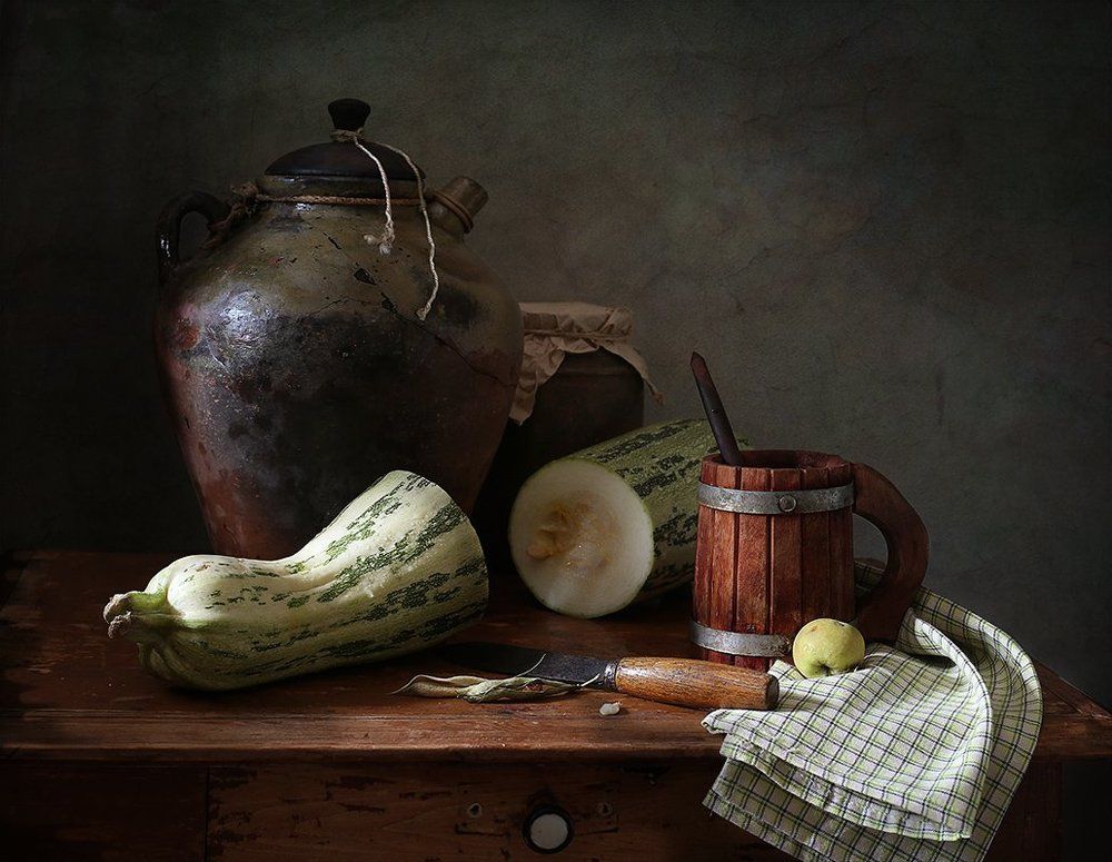 Натюрморт с большим кабачком