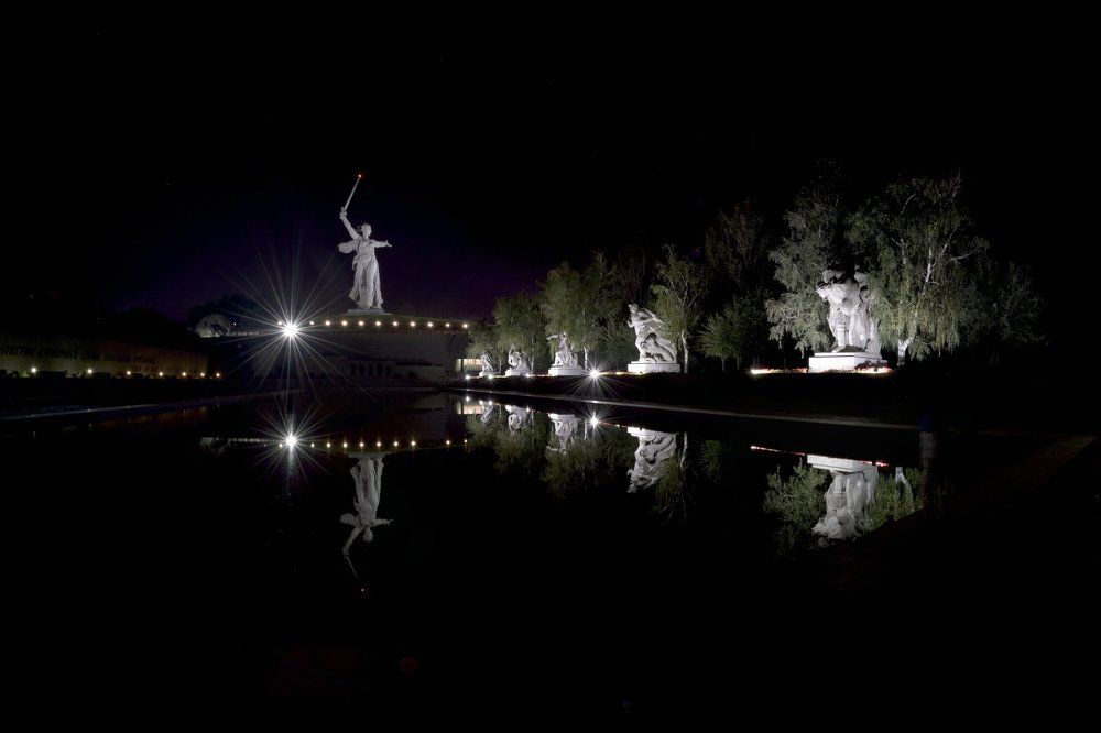 Волгоград. Мамаев курган ночью