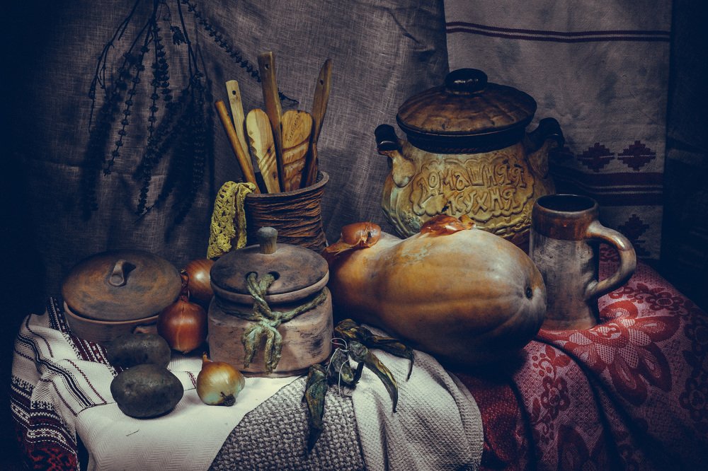 Натюрморт с тыквой и глиняной посудой