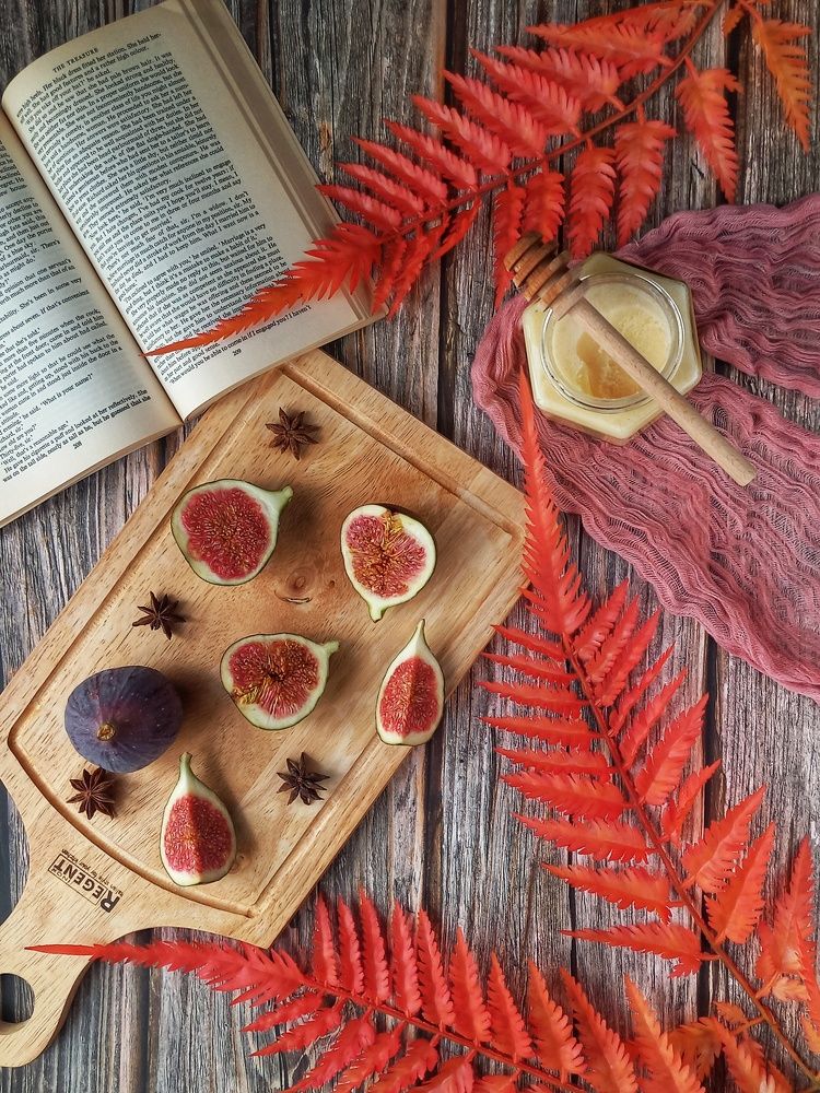 Натюрморт с инжиром