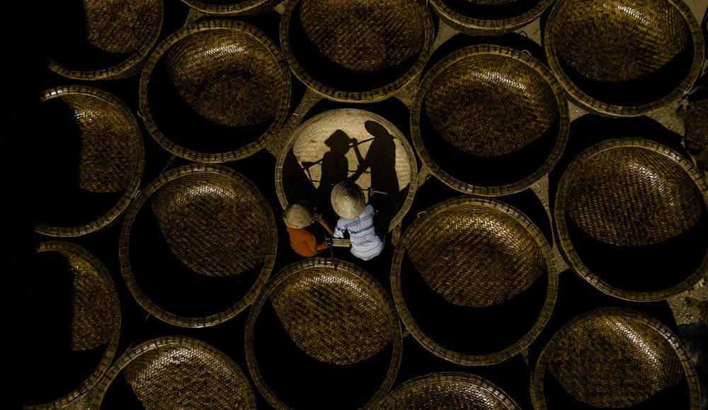 The craft of making handmade basket boats