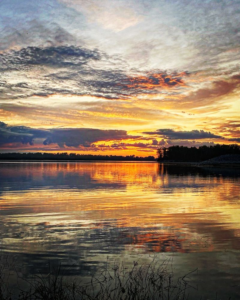 Закат на реке