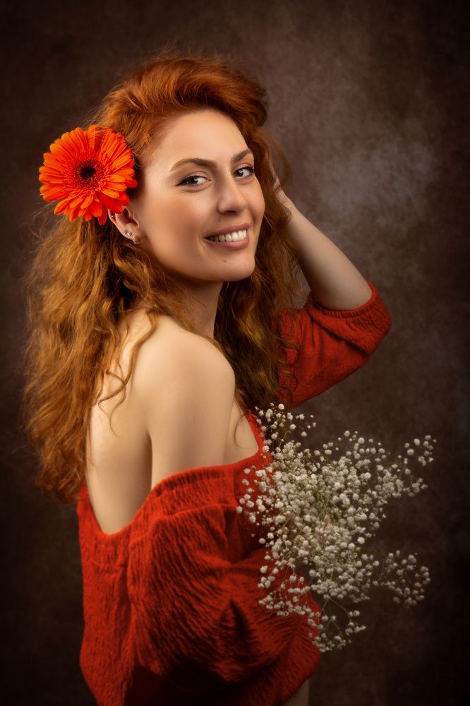 девушка с цветами/Girl with flowers