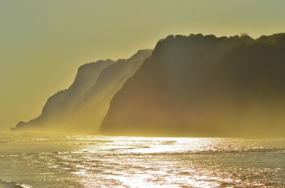 Sunset memberikan cahaya indah