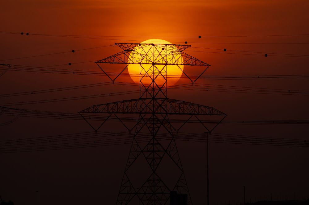 Electrifying Sunset:Perfect Harmony with the Sun