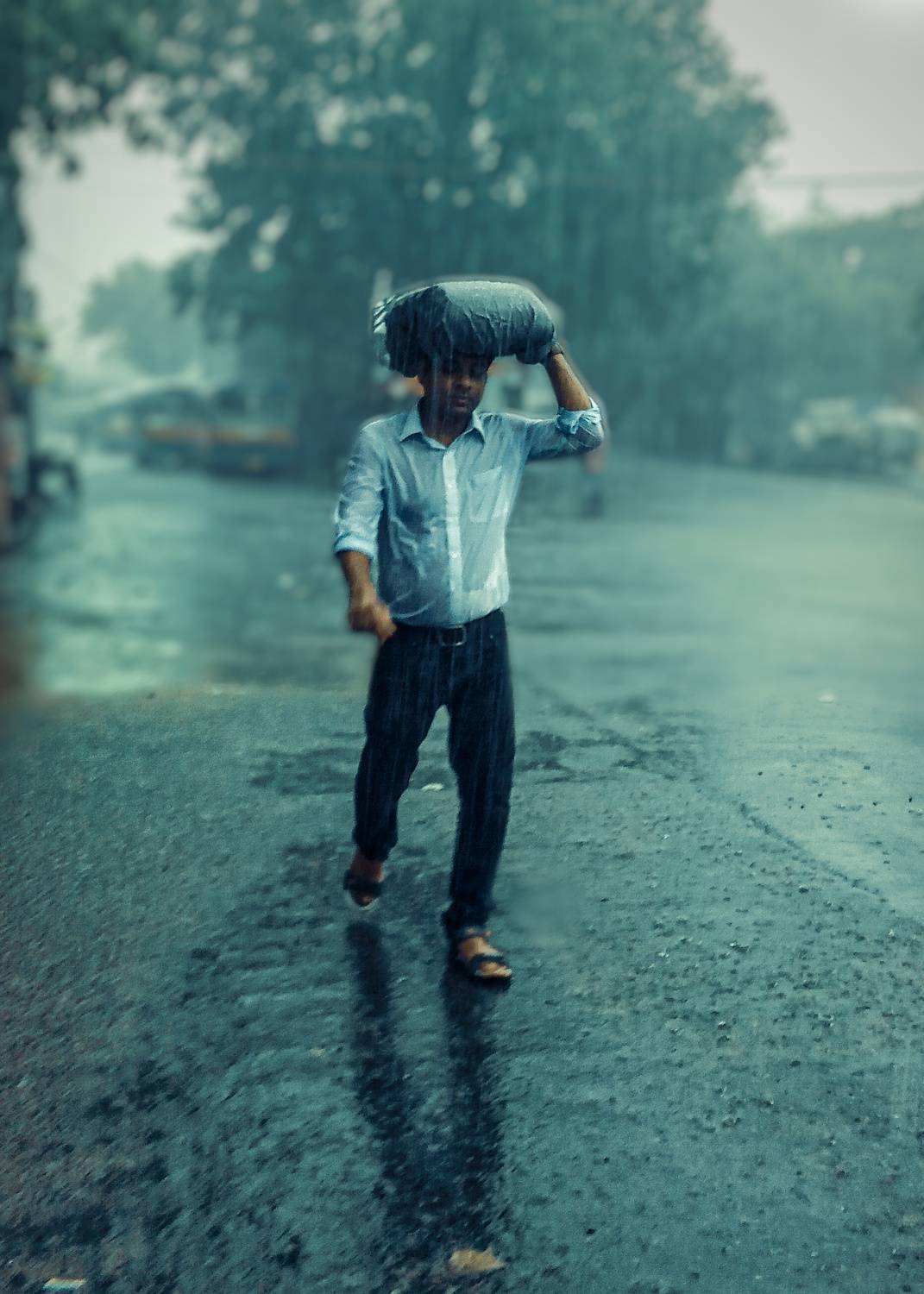 Struggle in rain .