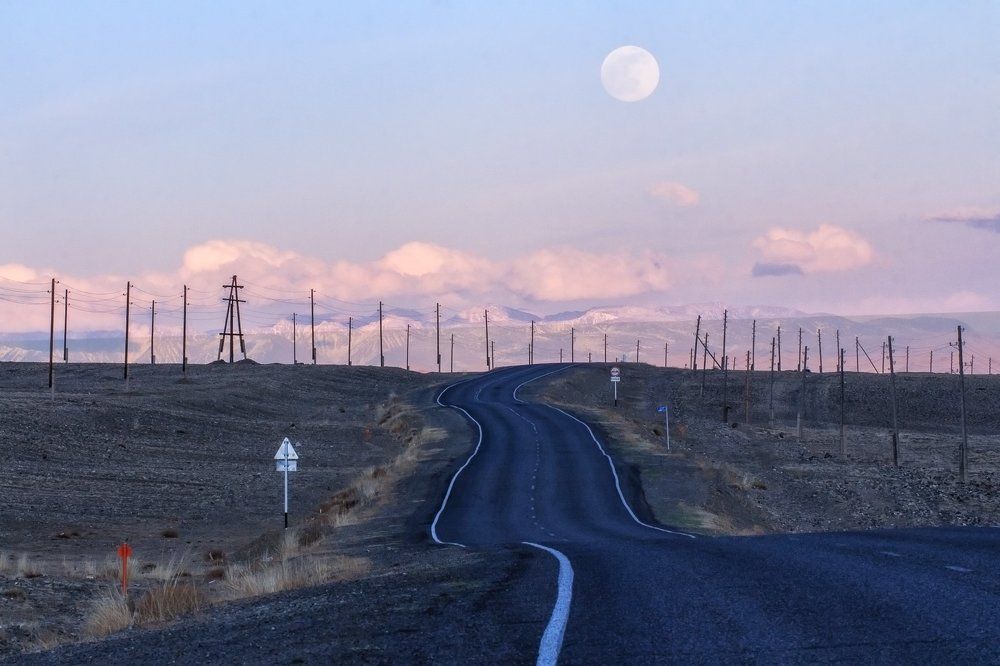 По Чуйскому тракту в Чуйской степи