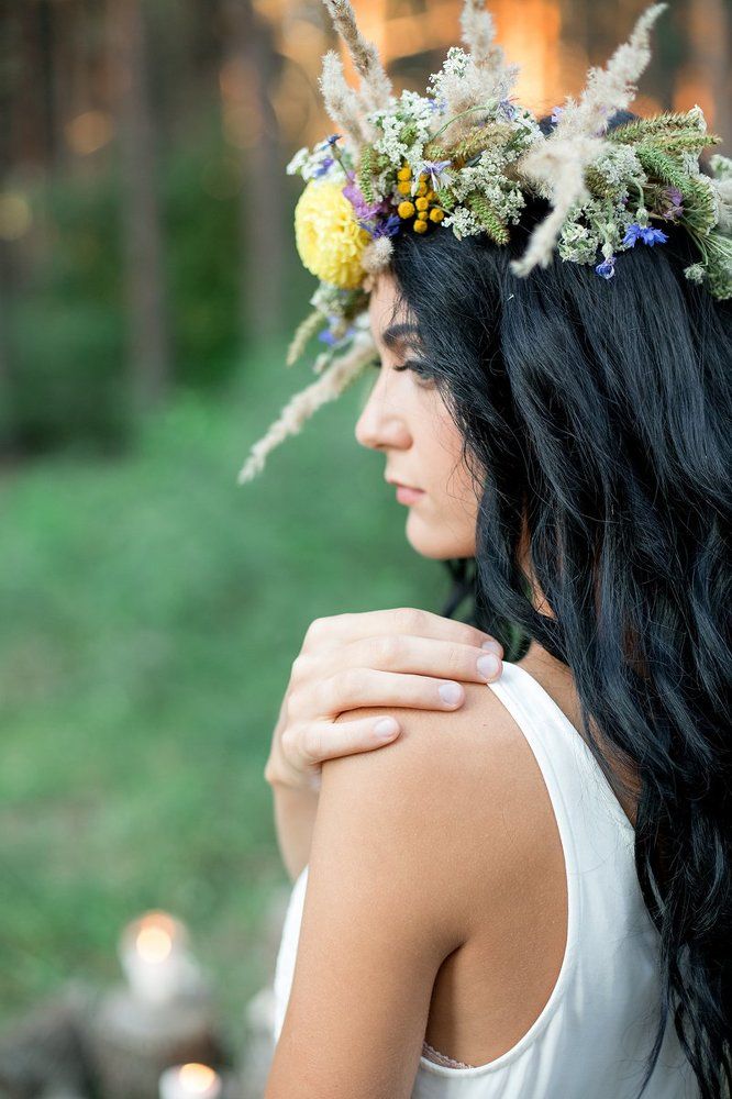 девушка в венке