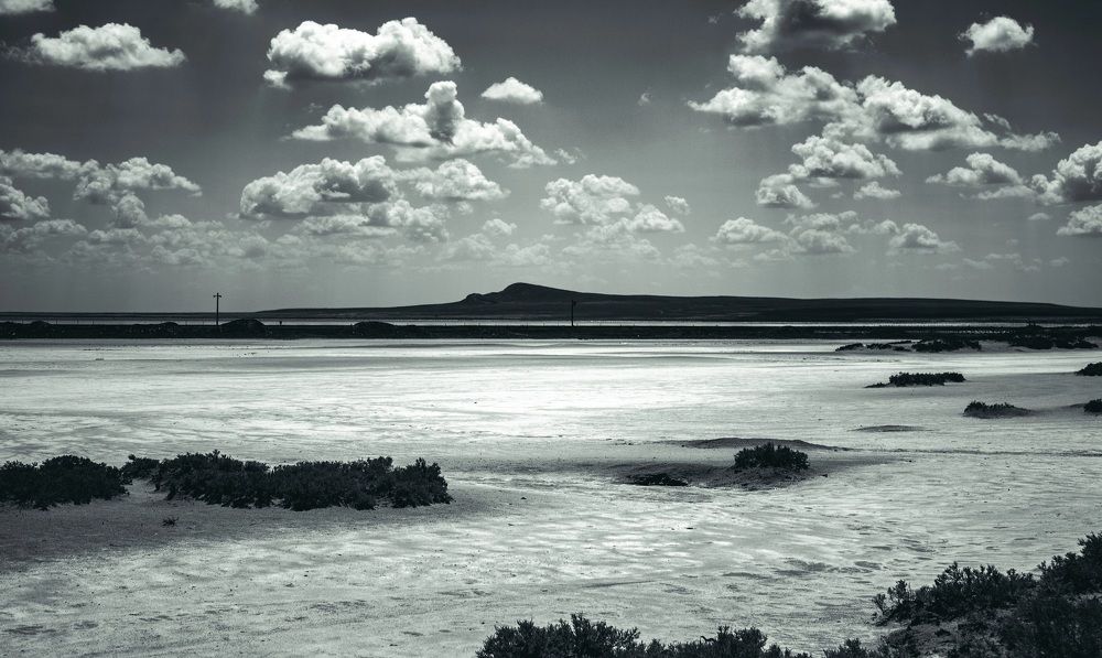 Белый песок. Соль.