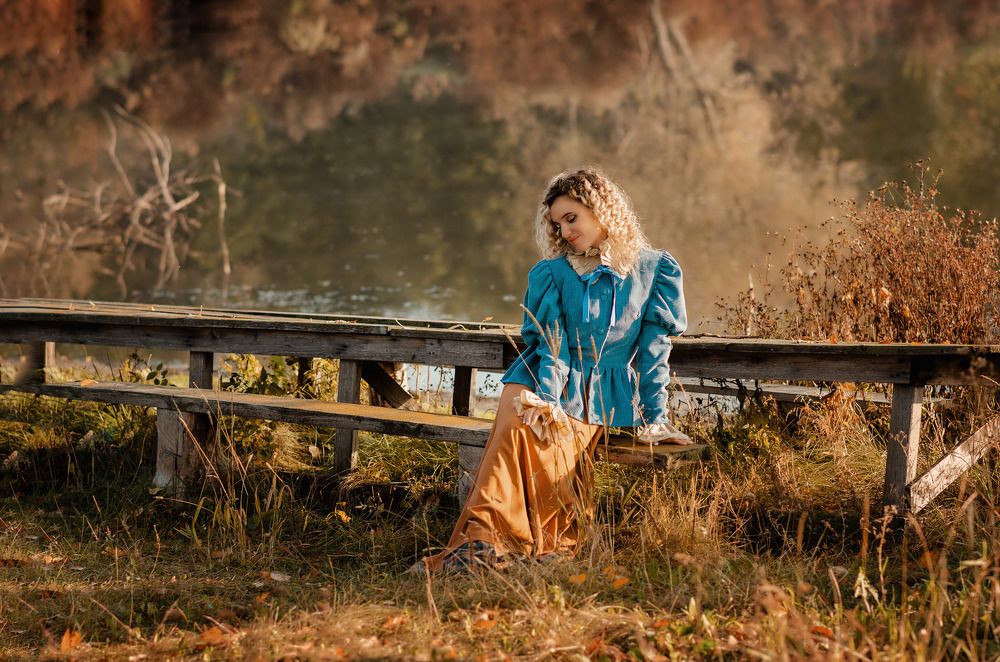 Девушка у озера