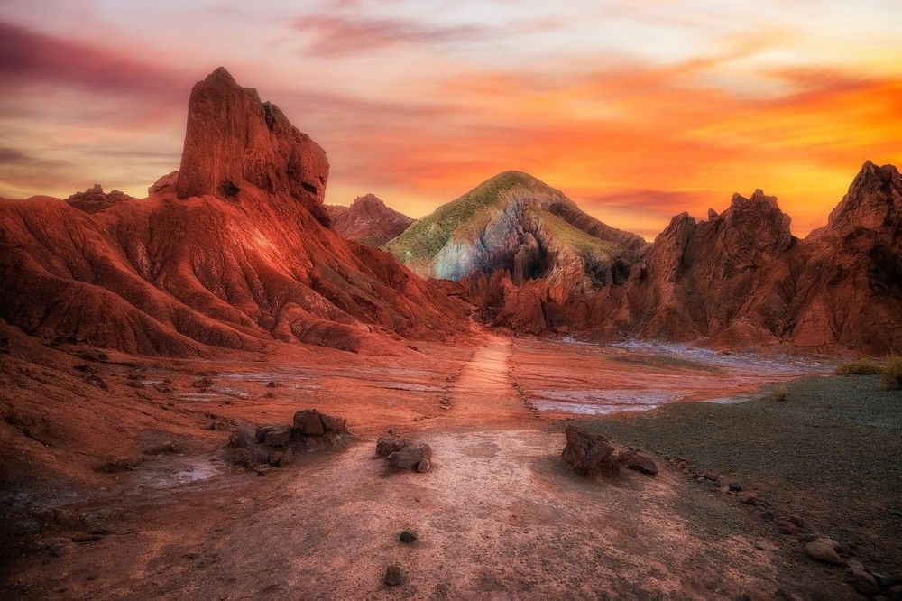 The colors of the Rainbow Valley