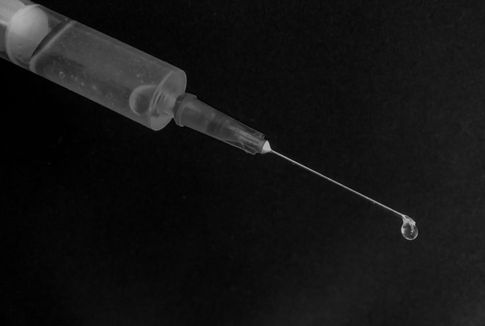 Syringe with needle