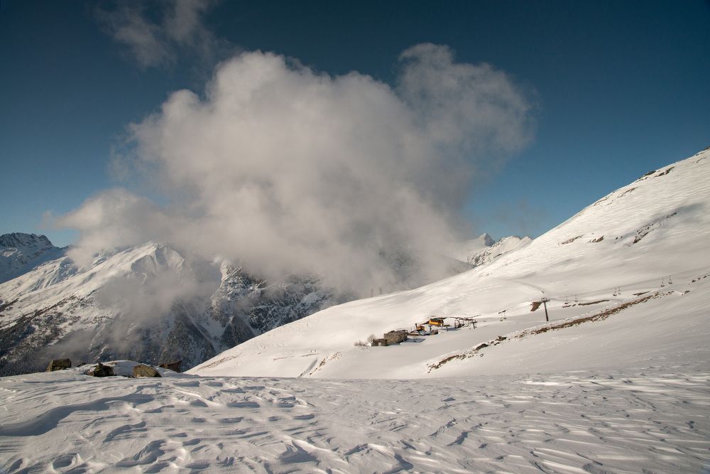 Прекрасен мир вершин и прелесть облаков