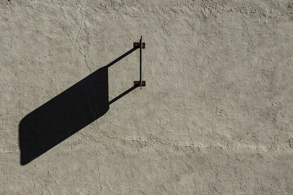 Из мира теней