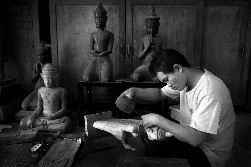 Passionate Khmer wood carver