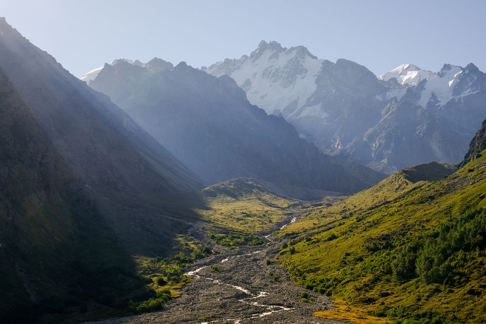 Утро в долине ледника