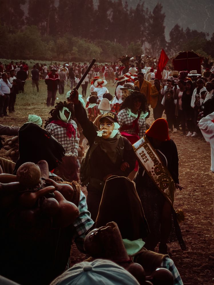 La Parodia de Poder: Baile Tradicional con Toques Políticos en Cuzco
