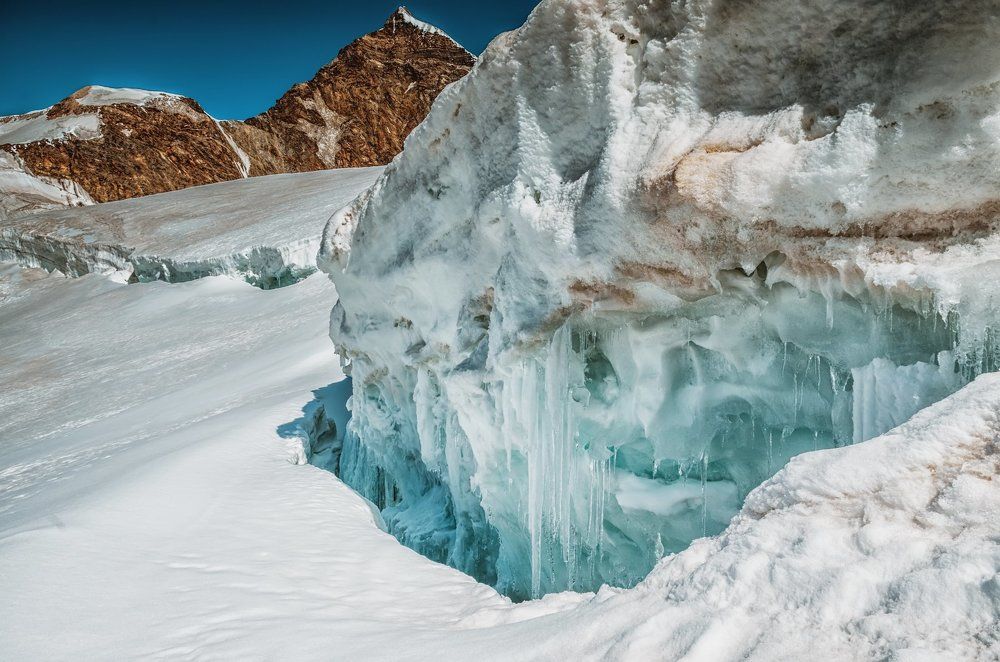 Ледниковая трещина