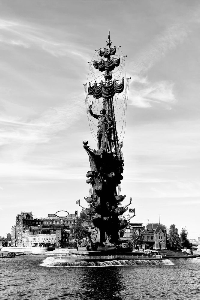 Пётр I. Творение Церетели.