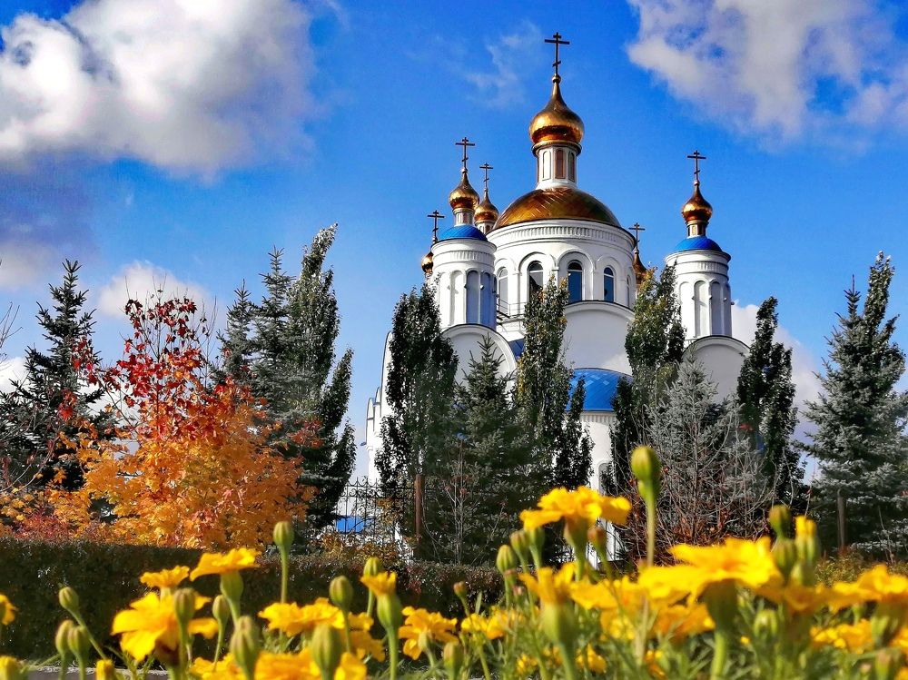 ХРАМ в КРАСКАХ ОСЕНИ