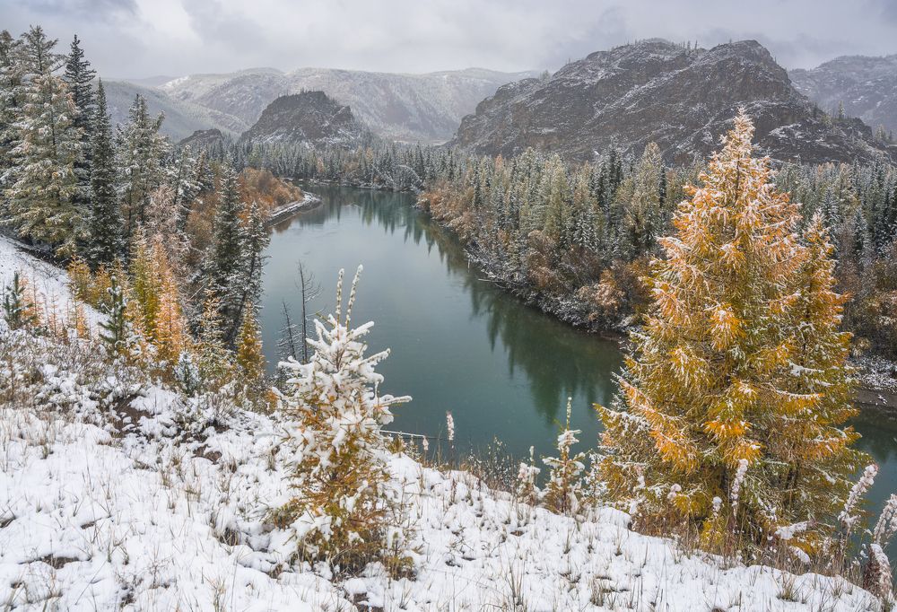 А снег идёт...