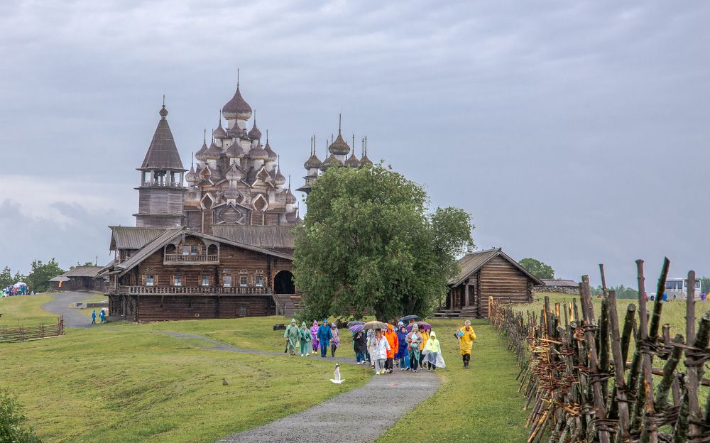 Под дождём. Кижи.