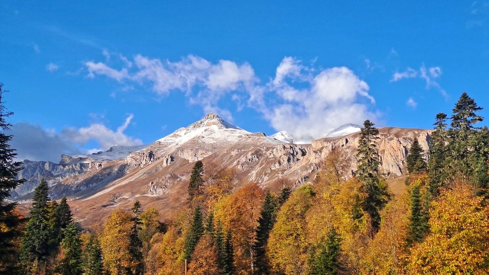 Первый снег в горах Адыгеи