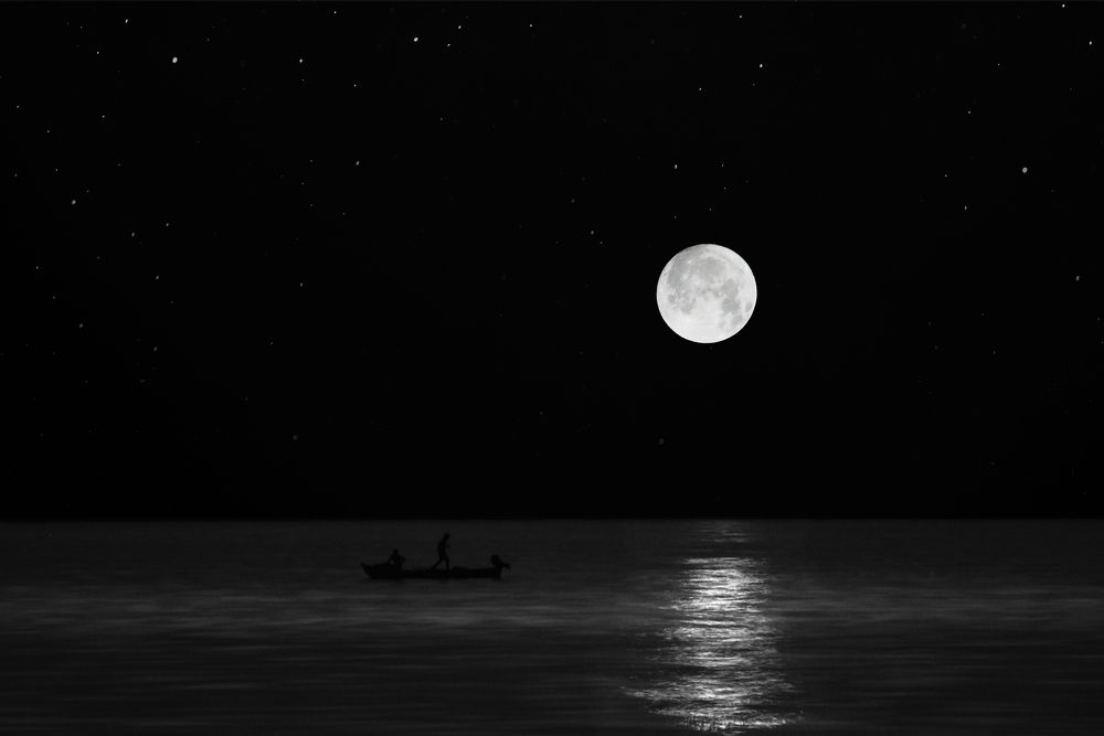 Supermoon in Lake Razaza