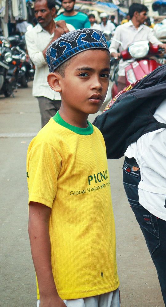 Confused Look (Chor Bazaar, India)