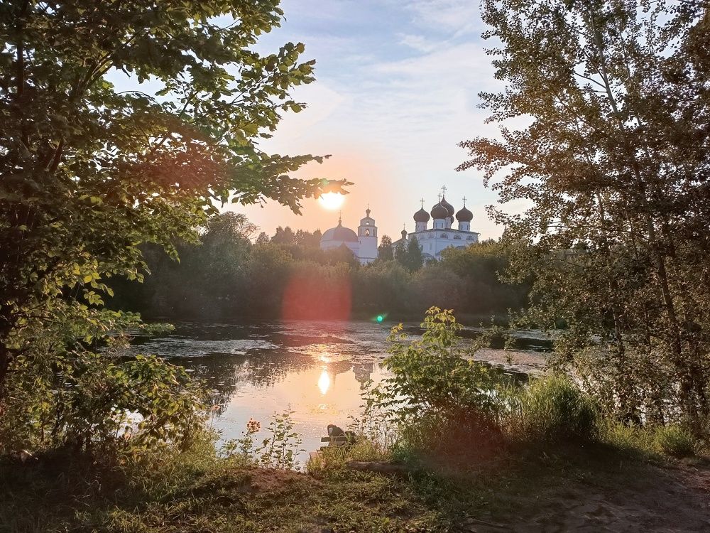 Жаркий летний день у Трифонова монастыря.