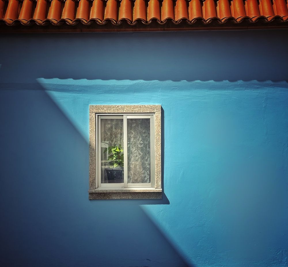Lights and shadows over this small window