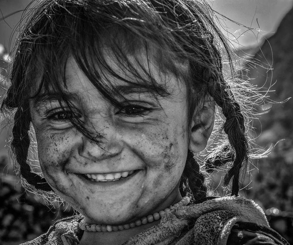 Девочка в горах Таджикистана.