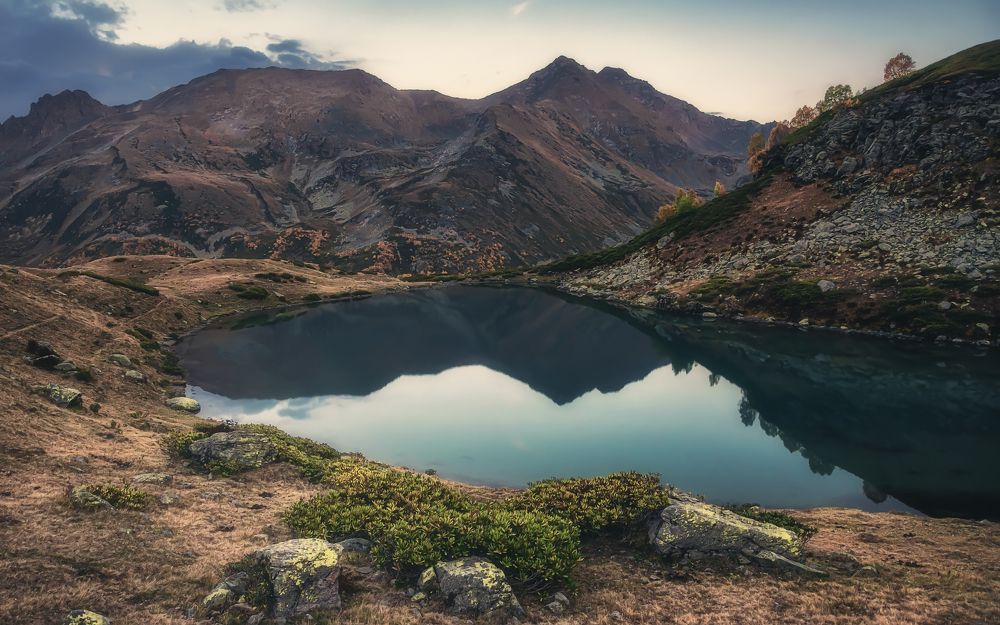 Вечер на горном озере