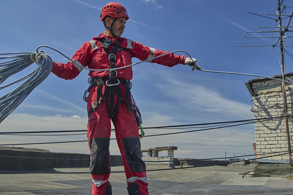 Сбор верёвки альпинистской на крыше