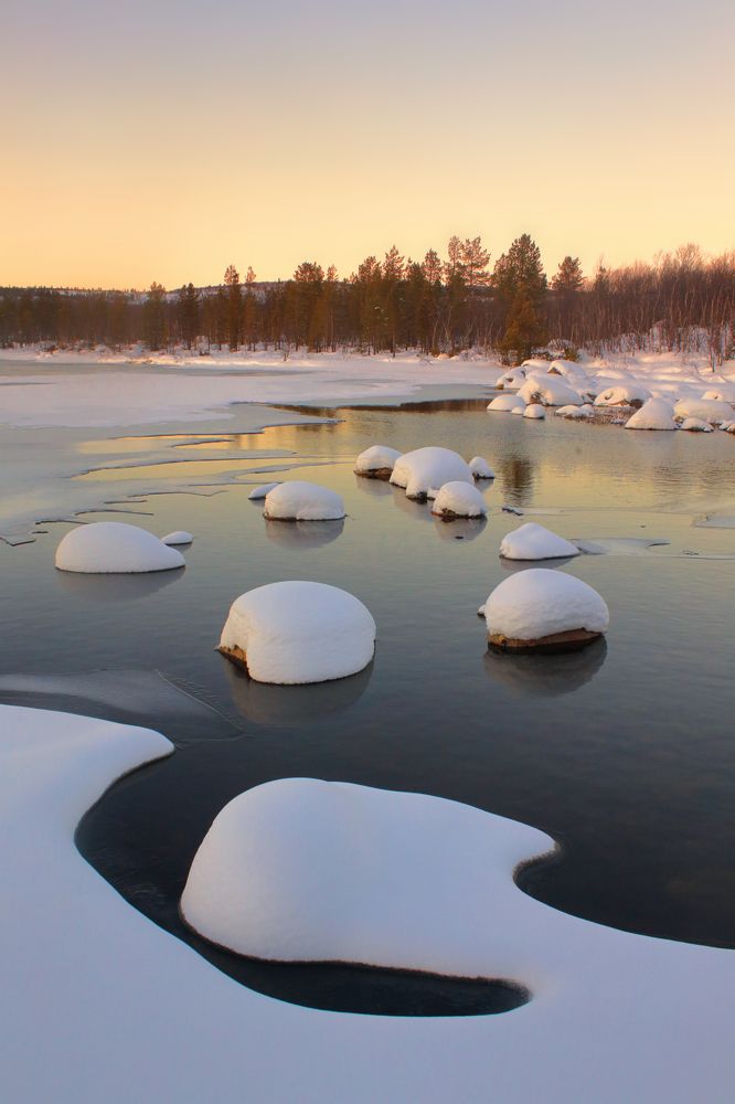 После снегопада на реке Средней, Мурманская область.