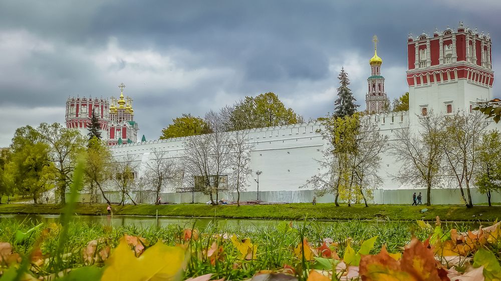 Стены Новодевичьего монастыря
